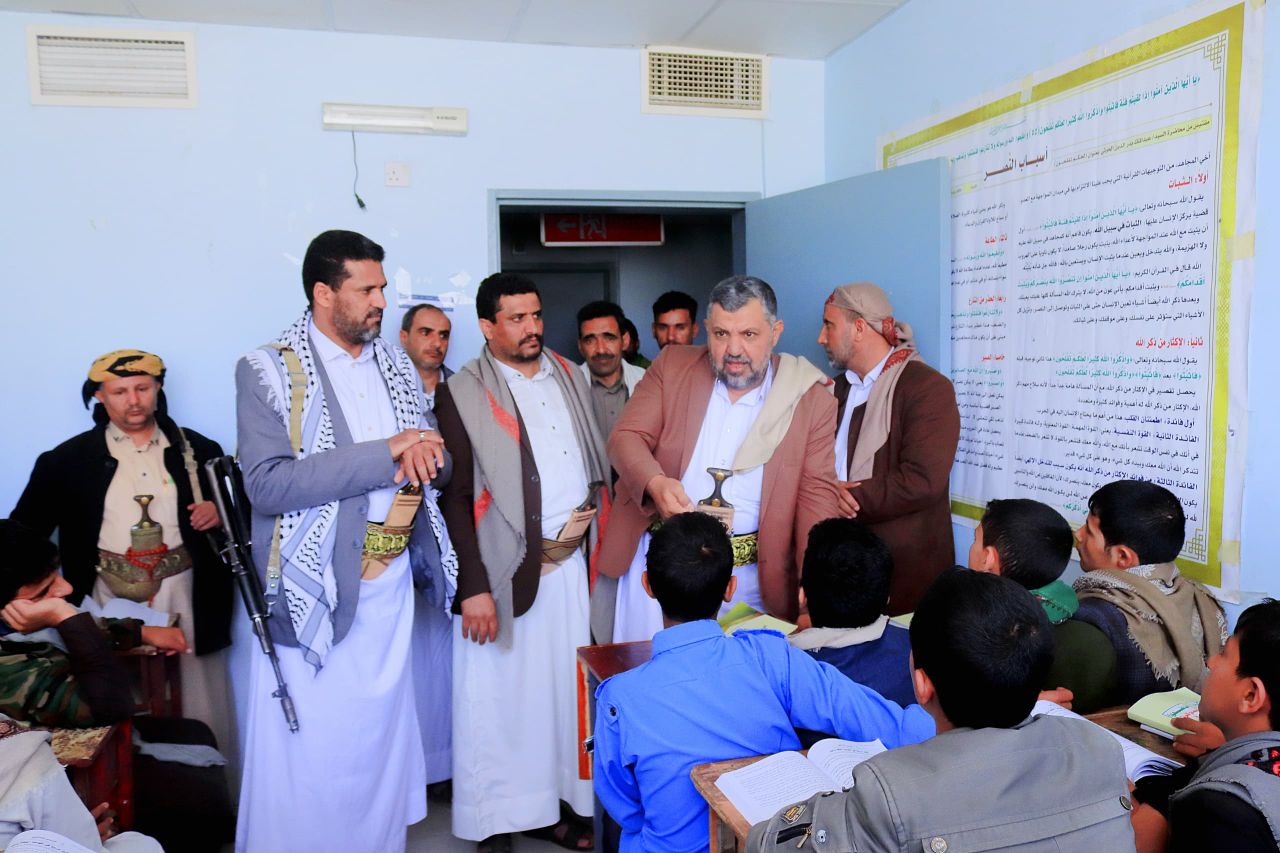 وزير الشباب يطلع على أنشطة الدورات الصيفية بمحافظة صنعاء