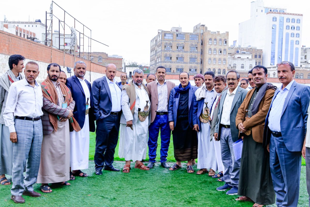 المؤيدي ومطلق وجمعان يتفقدون تعشيب الظرافي