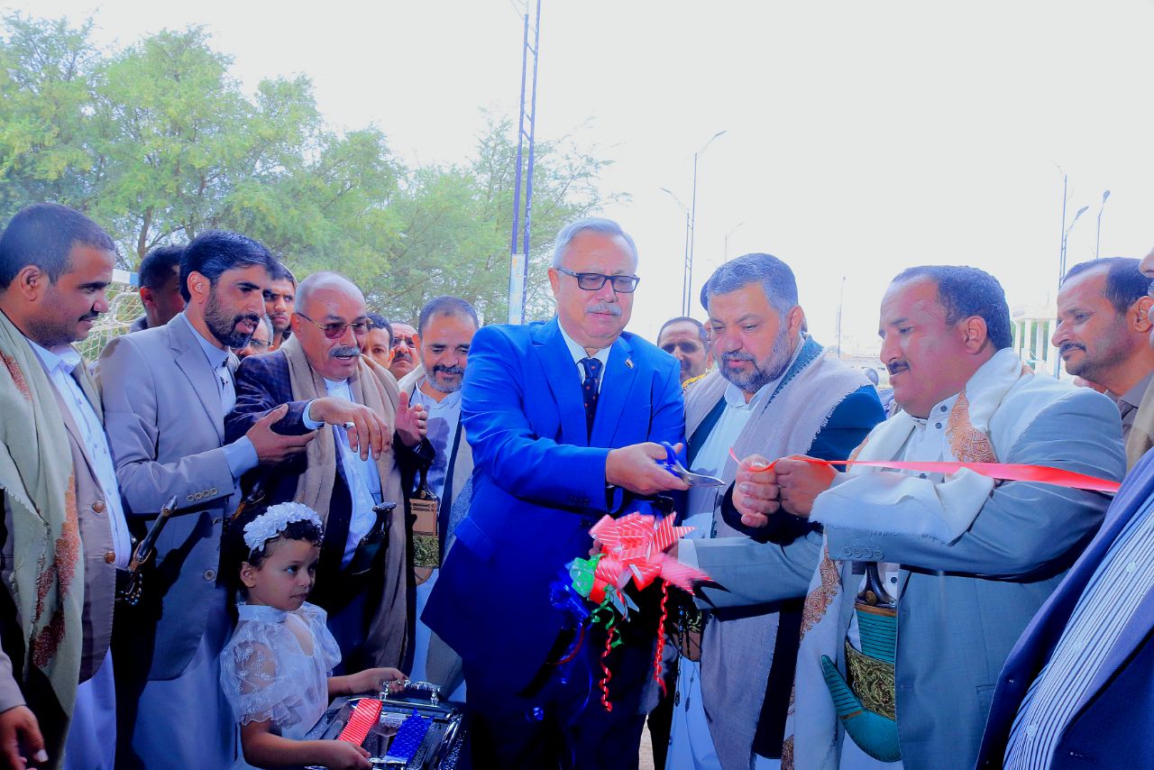 الدكتور بن حبتور يفتتح صالة العماد الرياضية بصنعاء بعد إعادة ترميمها وتأهيلها جراء استهداف العدوان