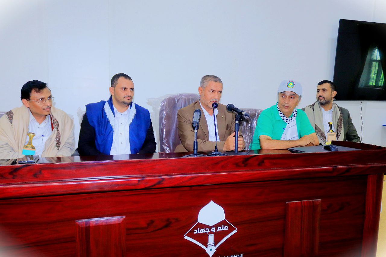 وزير الشباب يتفقد سير دورة الأنشطة والدورات الصيفية