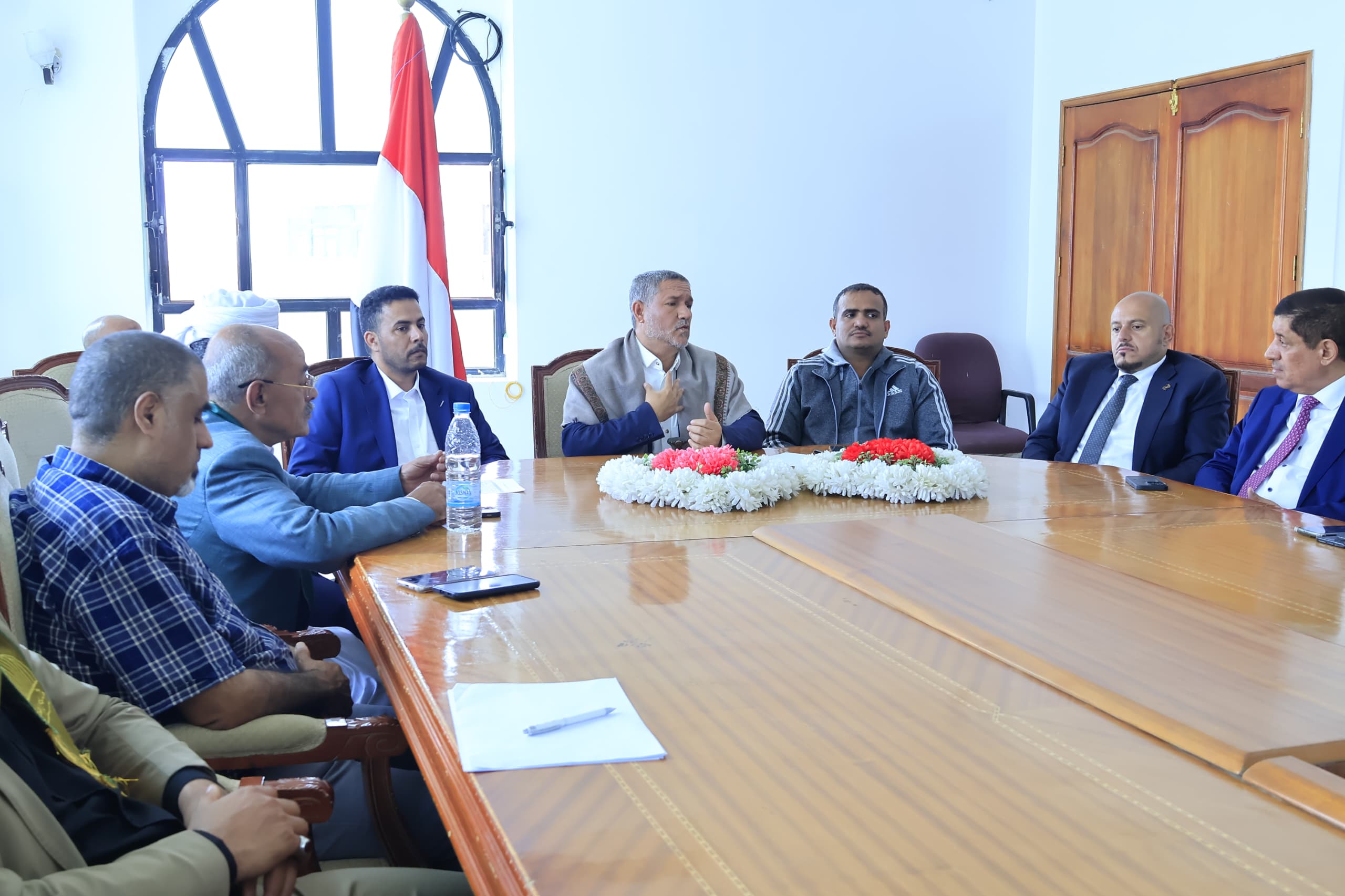 وزير الشباب والرياضة يلتقي قيادات أندية أمانة العاصمة