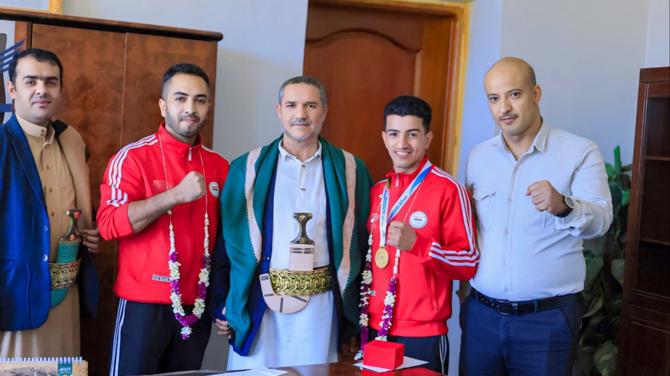 وزير الشباب يُكرّم بطل الكونغ فو السندي ويحثه على تشريف اليمن في نهائيات كأس العالم للعبة
