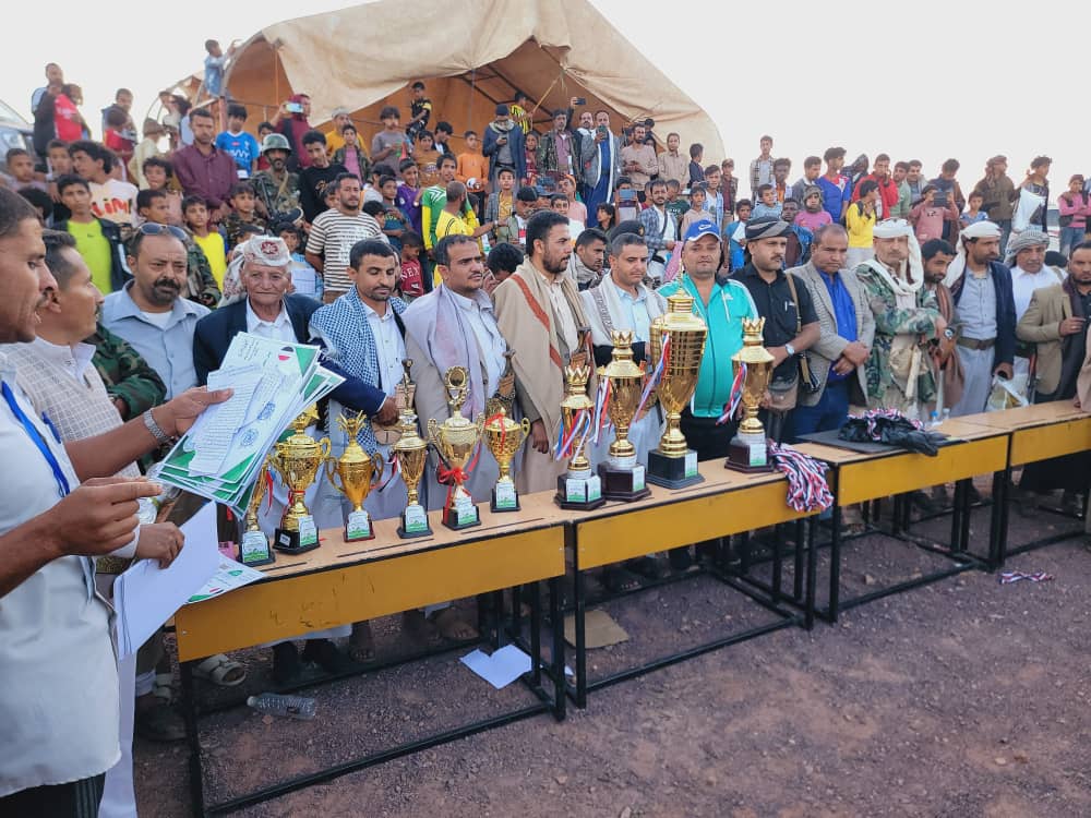 نائب وزير الشباب يكرم أبطال بطولة الرسول الأعظم لكرة القدم بمديرية دمت في الضالع